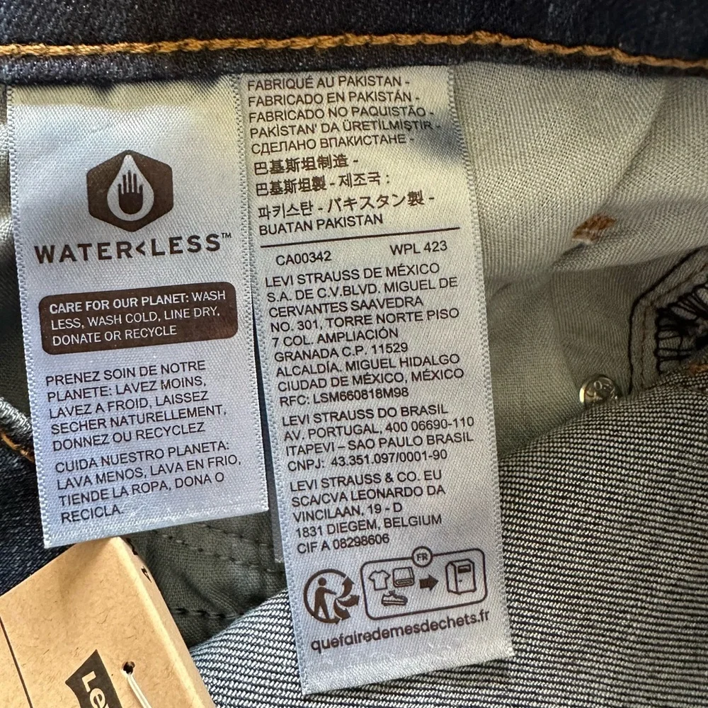 Levi's Classic Straight Mid-Rise Jeans - Picture 6 of 8